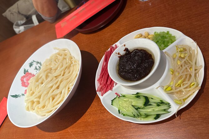 Beijing Walking Food Tour with a Local Friend - A two-hour introduction to Beijing through food