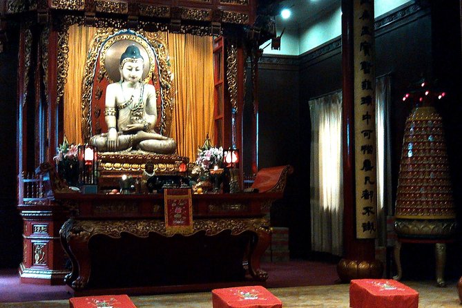 Best of Shanghai Day Tour, including Jade Buddha Temple & Bund & Yuyuan Garden - Shanghai Museum, an art-filled first stop