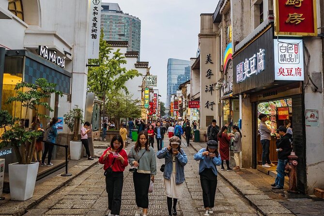 Changsha Walking Food Tour with Private Guide - Food markets show more than a restaurant can
