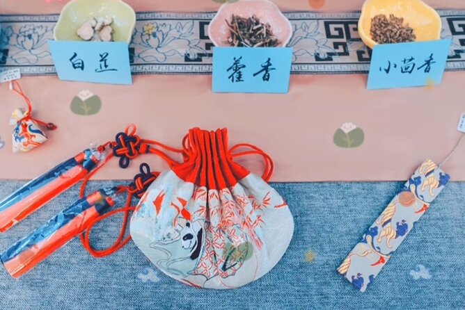 Chengdu-Create your OWN Cultural souvenir-With TEA and Snacks - Four hours that work best as a half-day plan