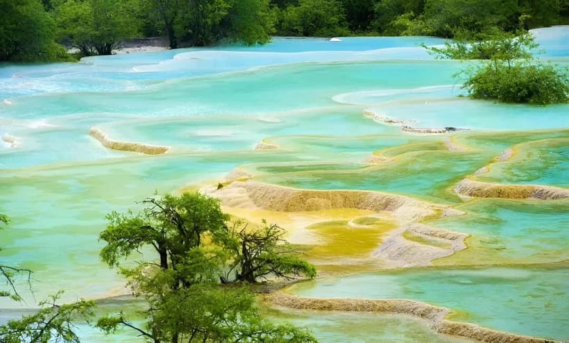 Chengdu: private 2-Day Huanglong Jiuzhaigou tour by train - Huanglong National Park and its mineral pools
