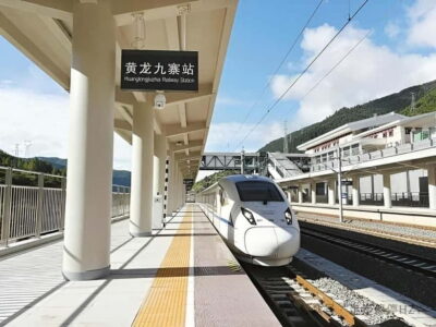 private 2-Day Huanglong Jiuzhaigou tour by train