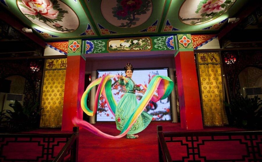 Chengdu: Sichuan Opera Shu Feng Yan Yun Evening Show Ticket - Choosing Between Standard and VIP Seating