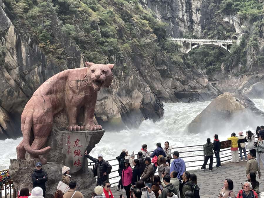 China Shangri-La Tiger Leaping Gorge : A Canyon Adventure - Why Tiger Leaping Gorge deserves the day