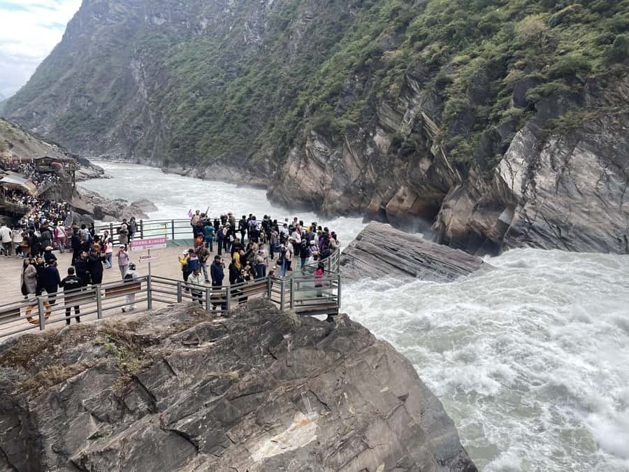China Shangri-La Tiger Leaping Gorge : A Canyon Adventure - How long is the day really?