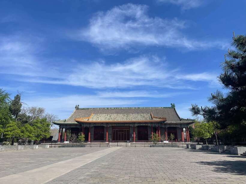Chinese Kungfu class in old temple beside Forbidden Ci - Training at Pudusi beside the Forbidden City