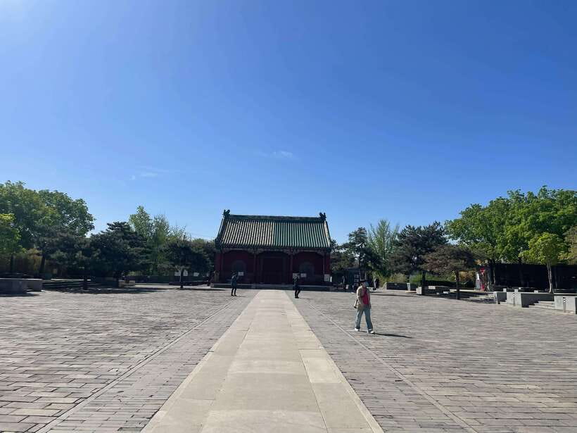 Chinese Kungfu class in old temple beside Forbidden Ci - What happens during the one-hour kungfu class