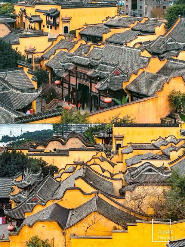 Chongqing: 1-day Essential Guided City Tour without Car - Jiefangbei and Raffles City show modern Chongqing