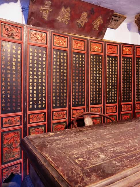 Chongqing deep explore & private car service including meals - Chongqing hotpot with a river view