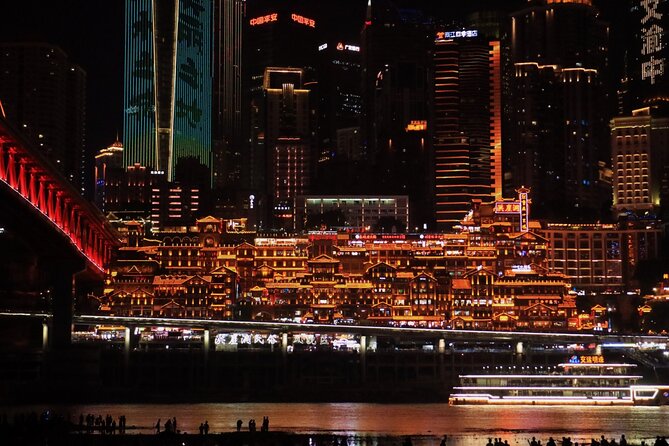 Chongqing private luxury city tour: Must-sees All in One - Liziba Station and Chongqing’s famous train photo