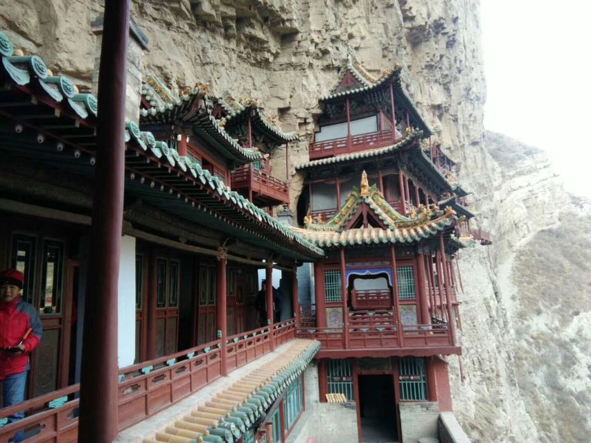 Datong: Temples and Grottoes day tour with tickets options - Lunch between the temple and the caves