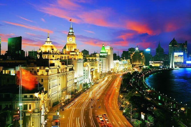 Din Tai Fung Dinner and VIP Class River Cruise Experience in Shanghai - What private guiding adds