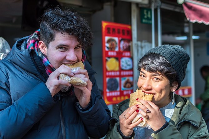 Eat Like a Local: Street Breakfast Tour in Shanghai - Seeing Shanghai’s wet market in the middle of breakfast