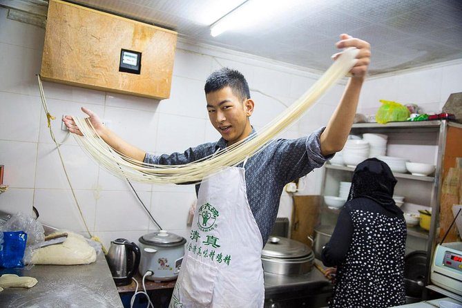 Eat Like a Local: Street Breakfast Tour in Shanghai - Starting with tai chi and water calligraphy at Xiangyang Park