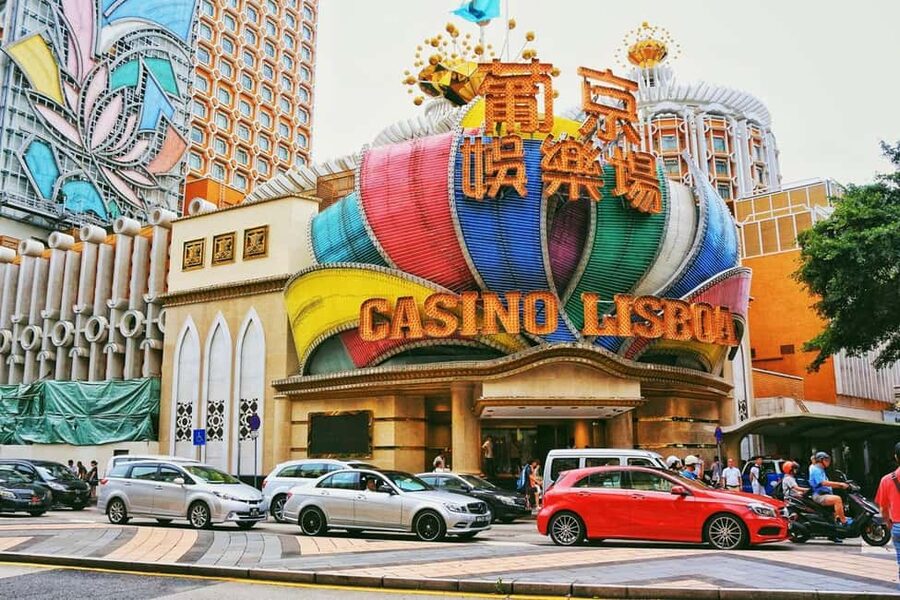 From Hong Kong: Macau Day Tour with R/T Ferry, Lunch, Pickup - A short look at the Grand Lisboa