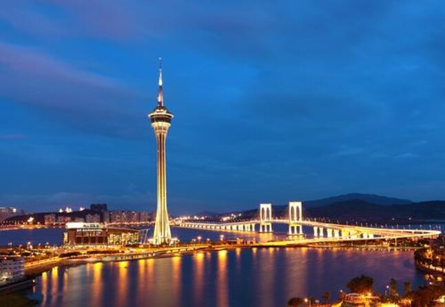 Full- Day Macau Tour from Hong Kong via HZM Bridge - The Venetian Macau: a short look at casino culture