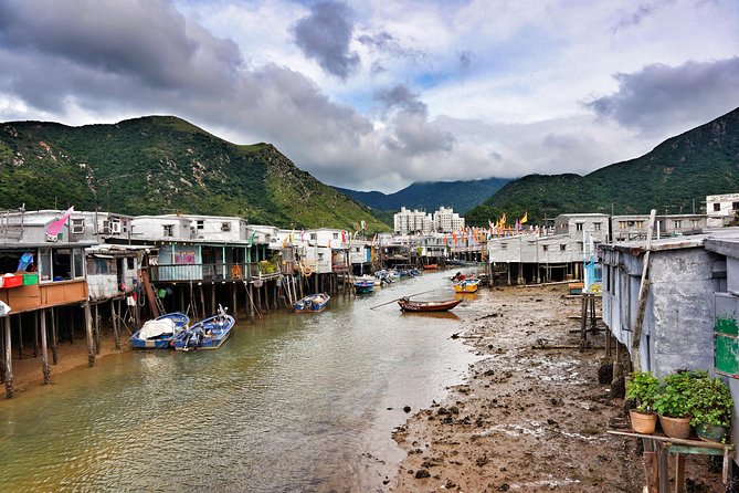 Full-Day Private Tour of Lantau Island including Big Buddha and Tai O - Lunch and the former police station