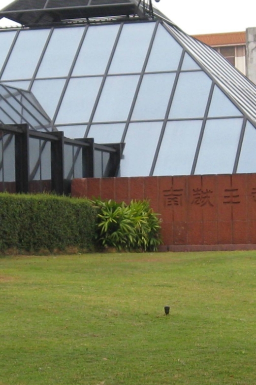 Guangzhou Day Tour By Metro & Boat - Yuexiu Park and the Five Rams Legend
