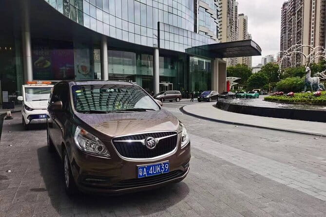 Guangzhou Downtown Hotel - Baiyun Airport OneWay Private Transfer - The driver details that make pickup easier