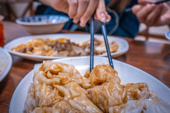 Guangzhou Evening Food Tour Through Local Neighborhood - Rice noodles and the rhythm of local eating