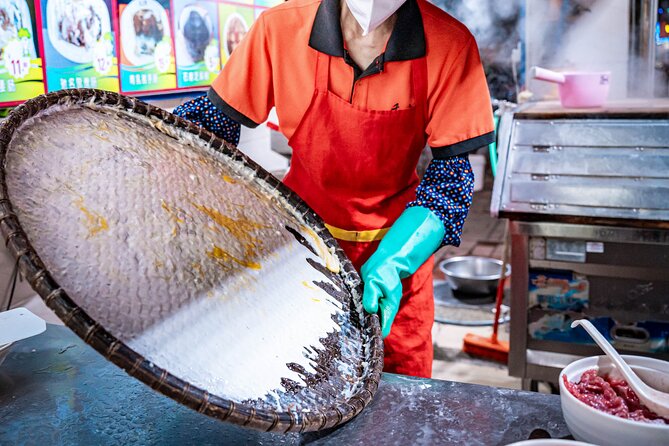 Guangzhou Evening Food Tour Through Local Neighborhood - Why the guide matters