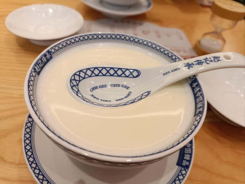 Guangzhou: Food Tour - Eat Like Local + Rice Roll Workshop - Beef ho fun, fishball noodles, and the wok-fired side of Guangzhou