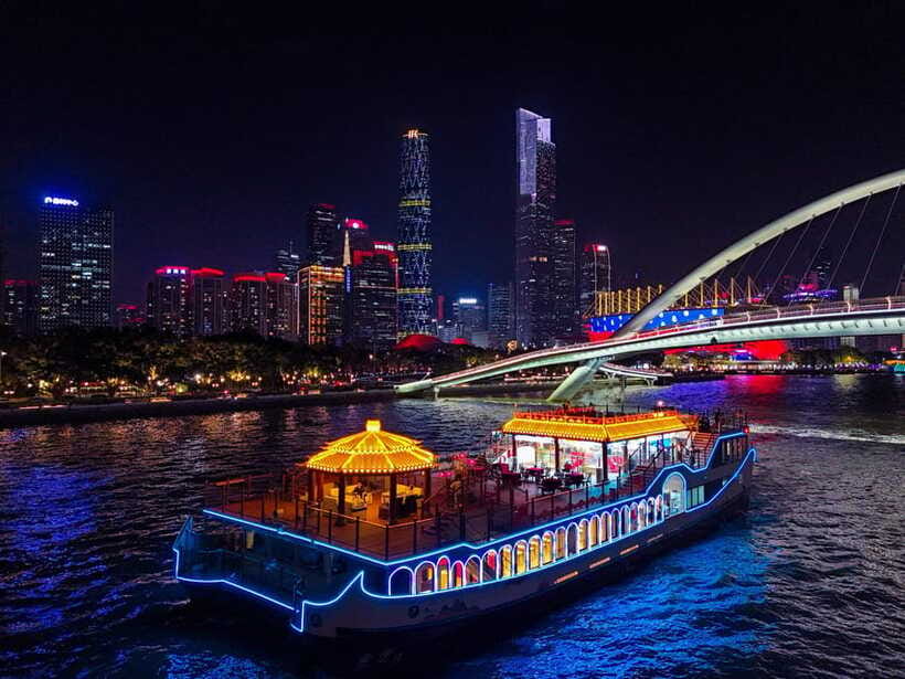Guangzhou: Roundtrip Cruise Night View from Canton Tower - Light show, reflections, and photo timing