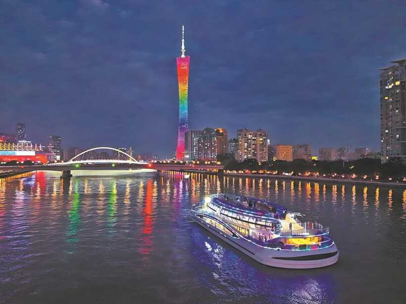 Guangzhou: Roundtrip Cruise Night View from Canton Tower - Dining at the wharf and on the cruise