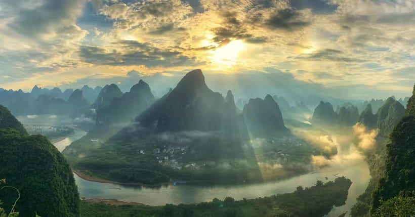 Guilin: 1-Day Cave, Xianggong Hill, Bamboo Boat & Show - Key points at a glance