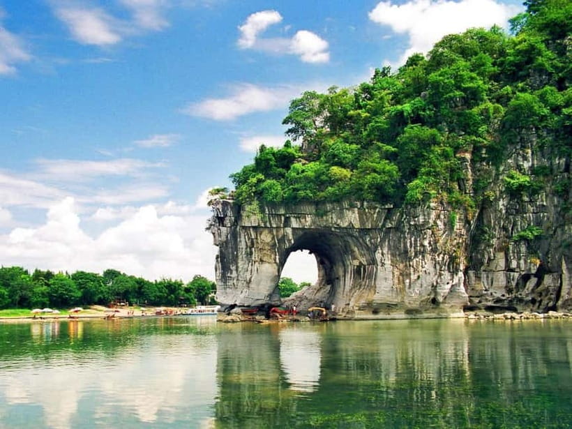 Guilin: 1-Day Iconic Landmarks & Cultural Tour - Reed Flute Cave, a 240-meter natural gallery