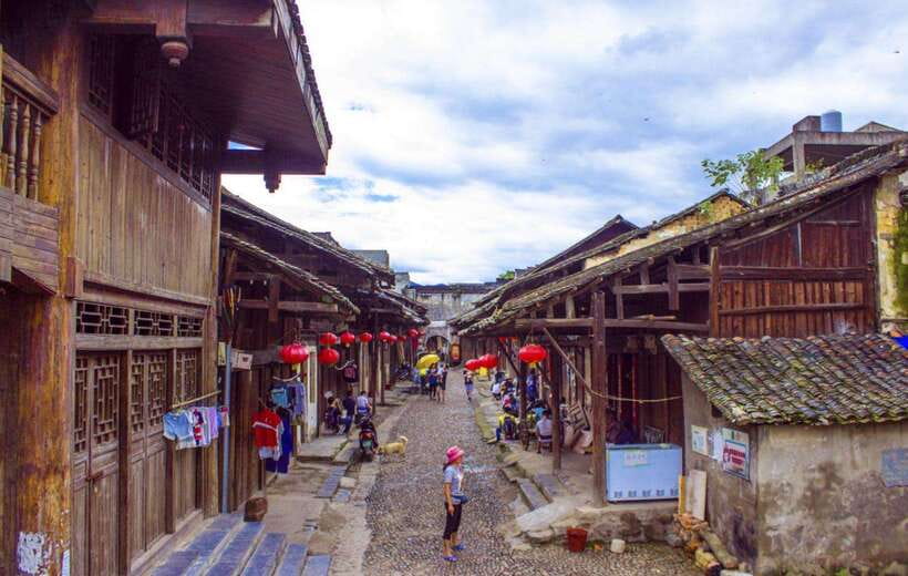 Guilin: Elephant Trunk Hill, Reed Flute Cave & Daxu Old Town - A private route through Guilin’s best-known sights