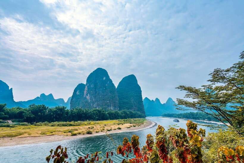 Guilin: Elephant Trunk Hill, Reed Flute Cave & Daxu Old Town - Elephant Trunk Hill and the climb to Puxian Tower