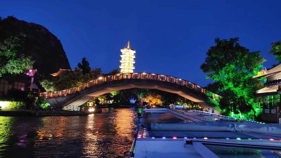Guilin: Four Lakes Night Cruise with Round-trip Transfer - Who will enjoy this evening cruise?