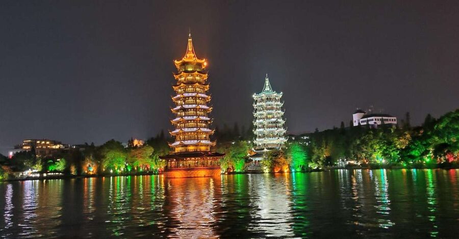 Guilin: Four Lakes Night Cruise with Round-trip Transfer - Choosing between the one-hour and longer route