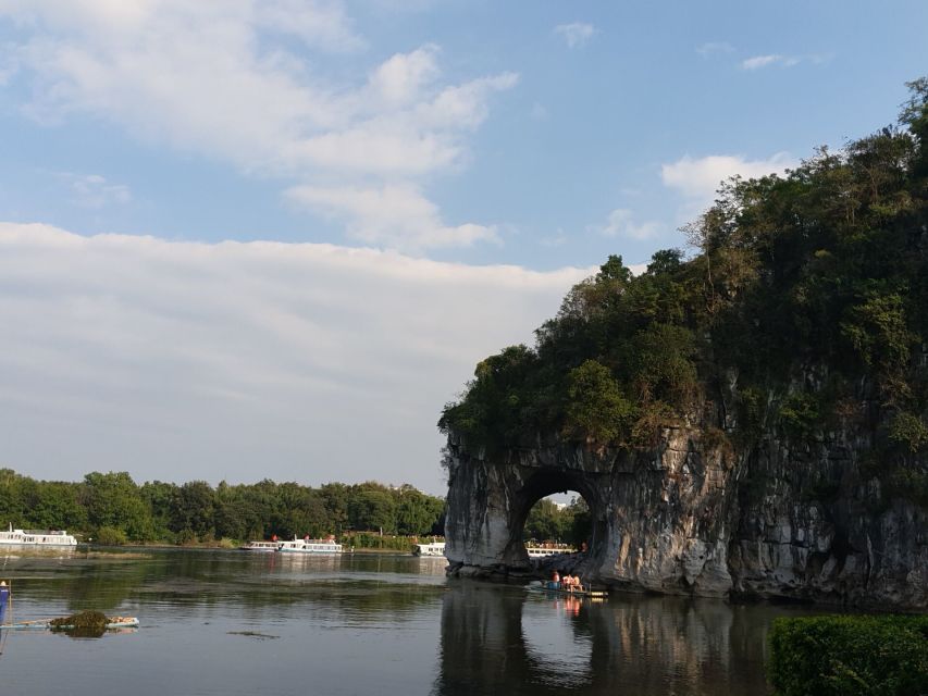 Guilin: Private Full-Day City Tour with Fubo Hill - Riyue Shuangta Cultural Park and the city portion of the day