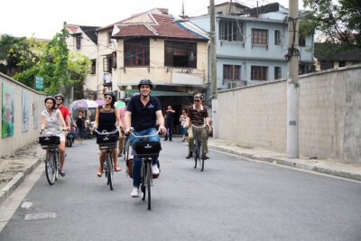 Half-Day Bike Tour of Shanghai Old Town with Food Tasting
