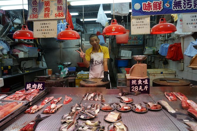 Half-Day Private Custom Tour of Hong Kong - Sheung Wan: Dried Seafood, Cat Street, and Man Mo Temple