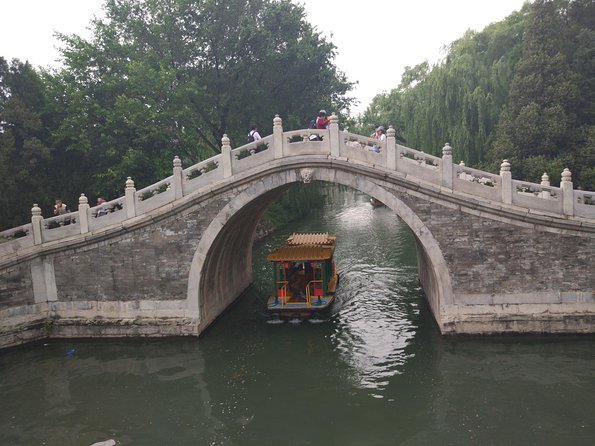 Half Day Private Tour to Summer Palace in Beijing - Kunming Lake gives the palace its character