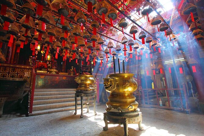 Highlights & Hidden Gems With Locals: Best of Hong Kong Private Tour - Hong Kong in three hours, from market stalls to skyscrapers