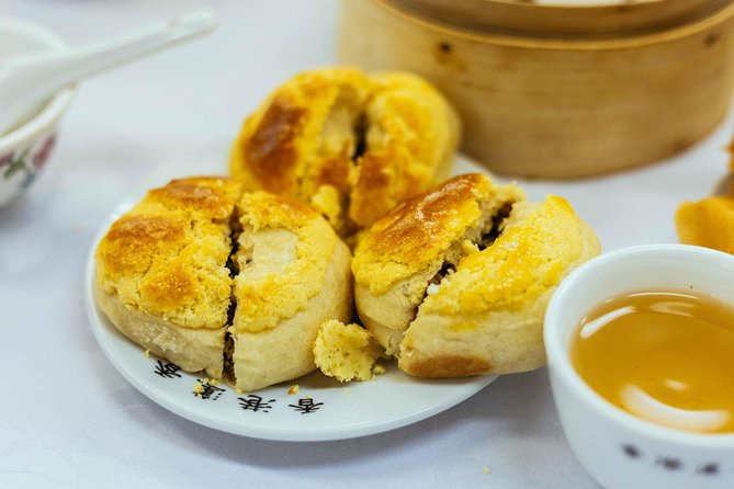 Highlights & Hidden Gems With Locals: Best of Hong Kong Private Tour - The guides make the difference