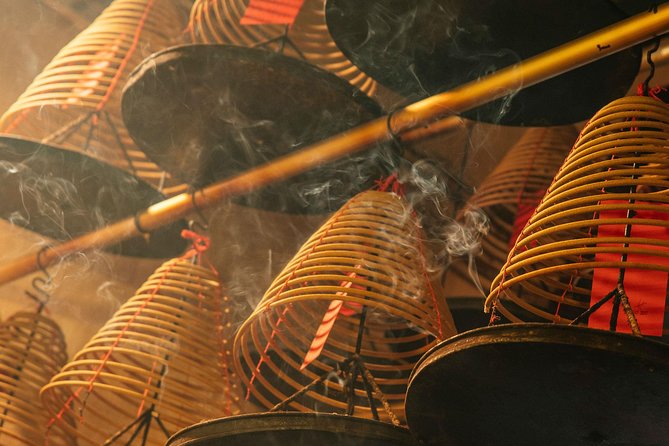 Highlights & Hidden Gems With Locals: Best of Hong Kong Private Tour - Cat Street and the art of browsing