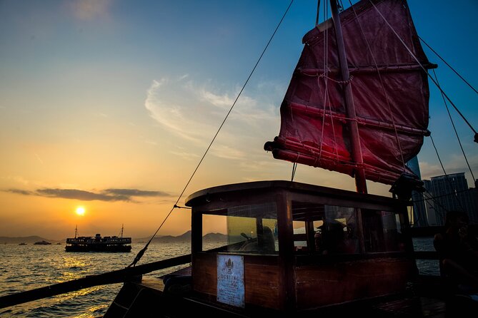 Hong Kong: Dukling , Antique Boat Tour in Victoria Harbour - Best departure times for photos and the light show