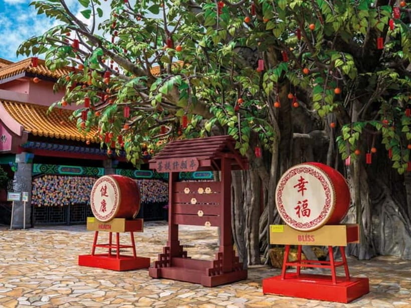 Hong Kong: Lantau VIP Priority Cable Car, Big Buddha & Tai O - Lunch at the monastery and food choices
