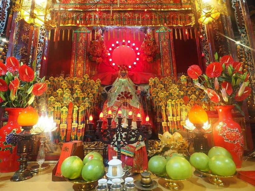 Hong Kong: Lantau VIP Priority Cable Car, Big Buddha & Tai O - The jewelry shop issue