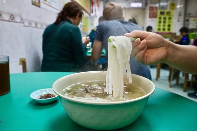 Hong Kong's Tin Hau Hidden Eats Food Tour with 7+ Local Tastings - What the guide adds to the meal