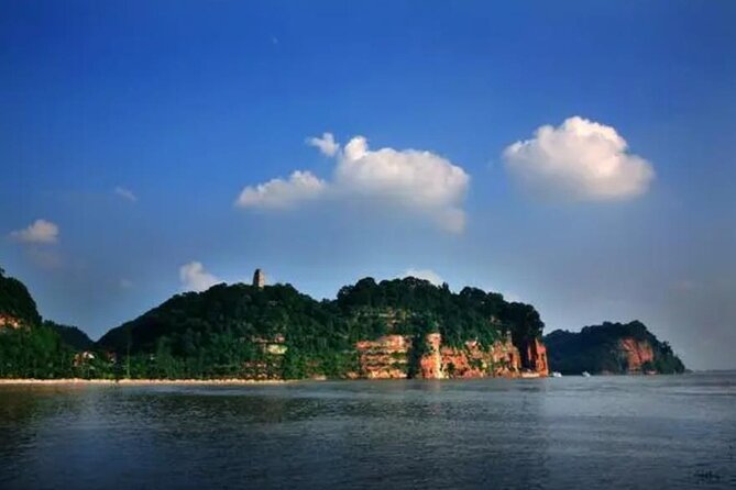 Leshan Buddha + Panda Base or Old Tea House Private Day Tour - Boat or walking route: which should you choose?