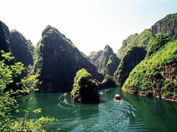 Longqingxia Gorge Cruise and Guyaju Cave Dwellings Private Day Tour - Why this day trip feels different from Beijing sightseeing