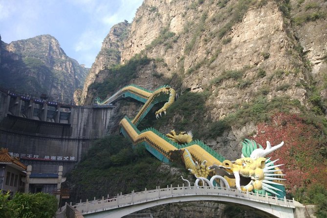 Longqingxia Gorge Cruise and Guyaju Cave Dwellings Private Day Tour - A regional lunch after the cruise