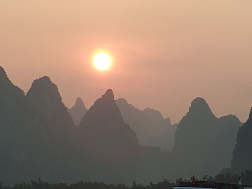 Luoyang: Day tour from Xian or LuoYang with tickets options - Lunch and the return journey
