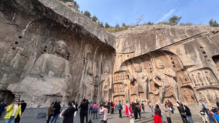 Luoyang: Day tour from Xian or LuoYang with tickets options - Private guide service and group size